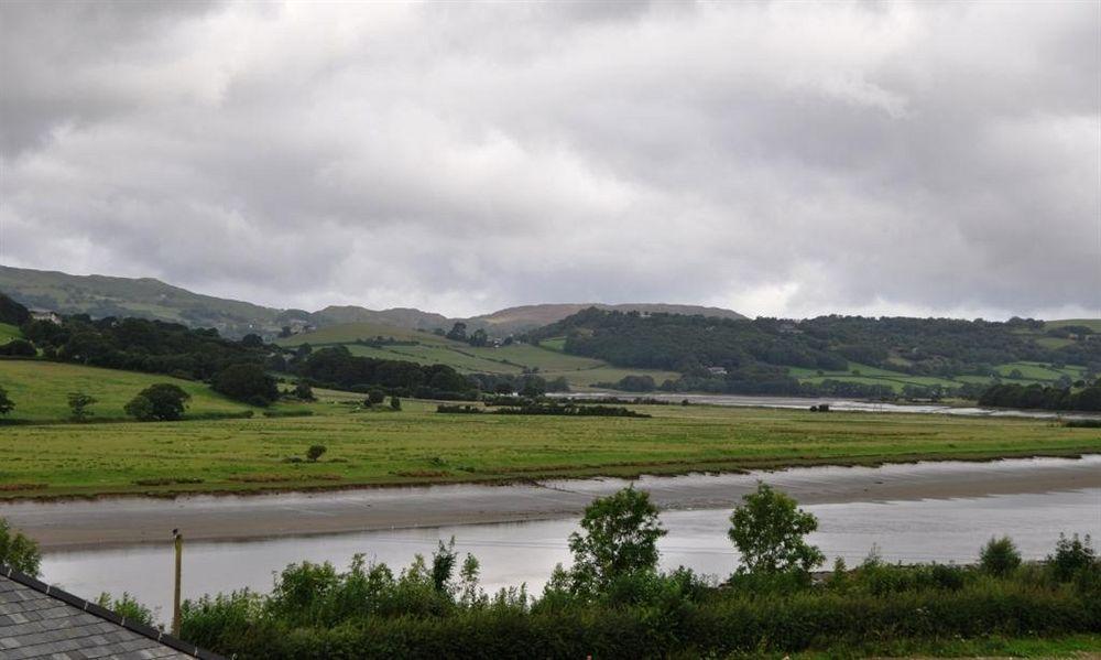 Tal-y-Cafn Furnace Farmhouse Bodnant מראה חיצוני תמונה