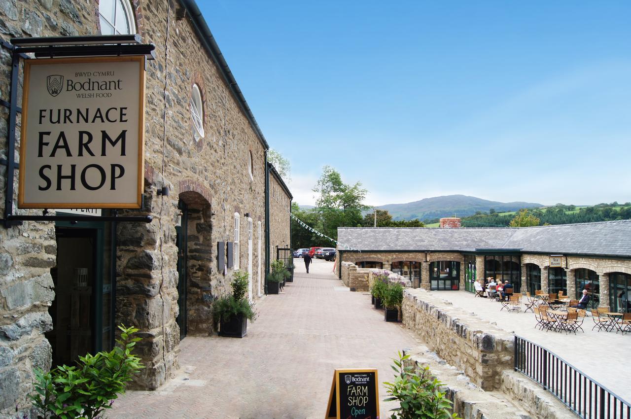 Tal-y-Cafn Furnace Farmhouse Bodnant מראה חיצוני תמונה